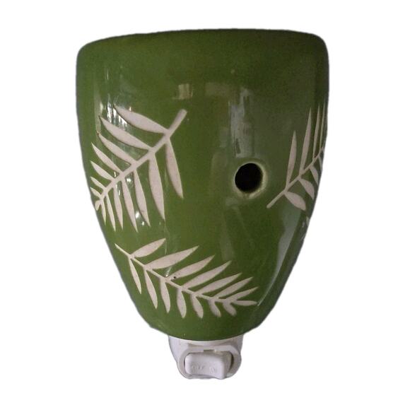 Scentsy Plug In Wax Warmer Green Grotto Fern Leaf Design Open Box - Picture 1 of 4